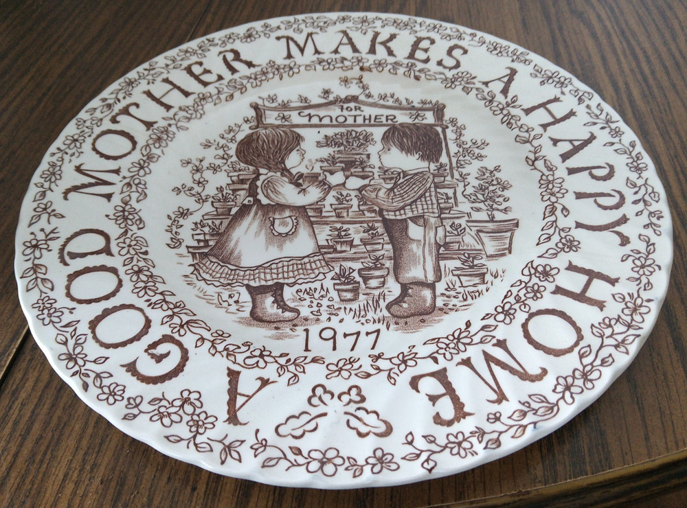 Vtg 1977 Royal Crownford Plate Norma Sherman A Good Mother Makes A Happy Home